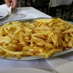 Batatas fritas caseiras